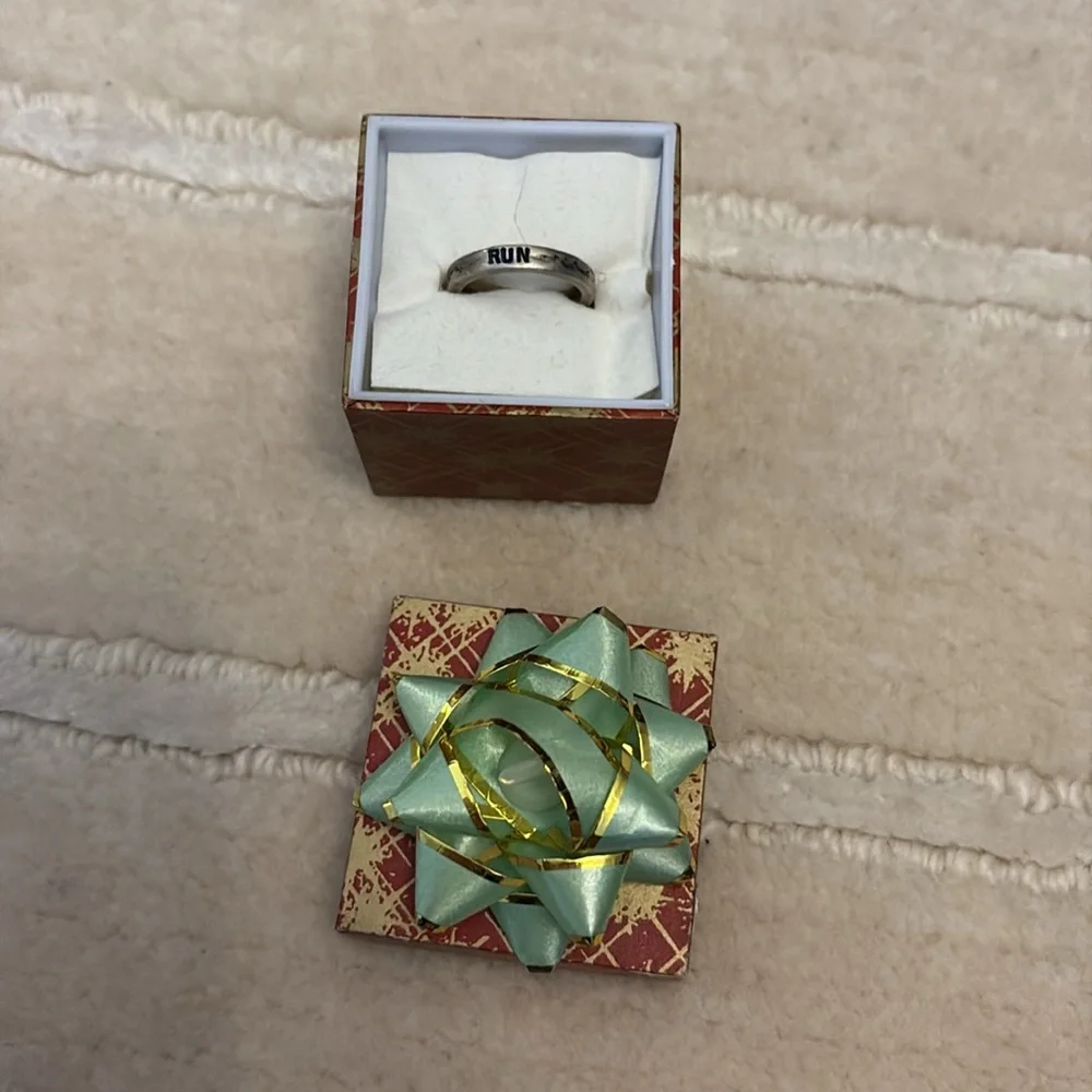Silver 'RUN' Engraved Ring-size 4 - Picture 3 of 3